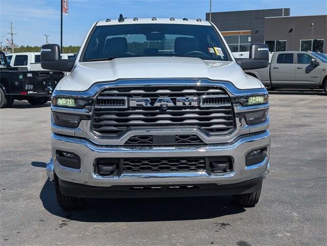 2026 RAM Ram 3500 Chassis Cab RAM 3500 TRADESMAN CREW CAB CHASSIS 4X4 60 CA 2026 RAM Ram 3500 Chassis Cab RAM 3500 TRADESMAN CREW CAB CHASSIS 4X4 60 CA