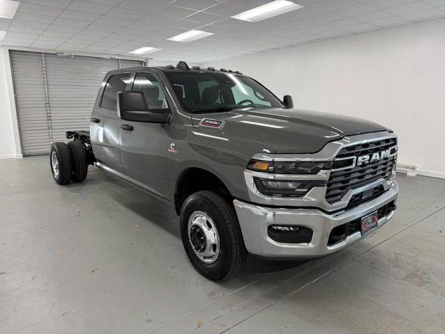 2026 RAM Ram 3500 Chassis Cab RAM 3500 TRADESMAN CREW CAB CHASSIS 4X4 60 CA 2026 RAM Ram 3500 Chassis Cab RAM 3500 TRADESMAN CREW CAB CHASSIS 4X4 60 CA