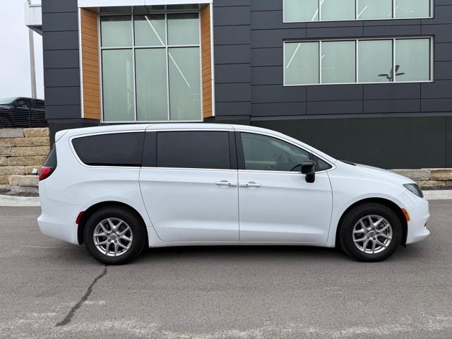 2024 Chrysler Voyager LX