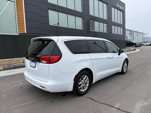 2024 Chrysler Voyager LX