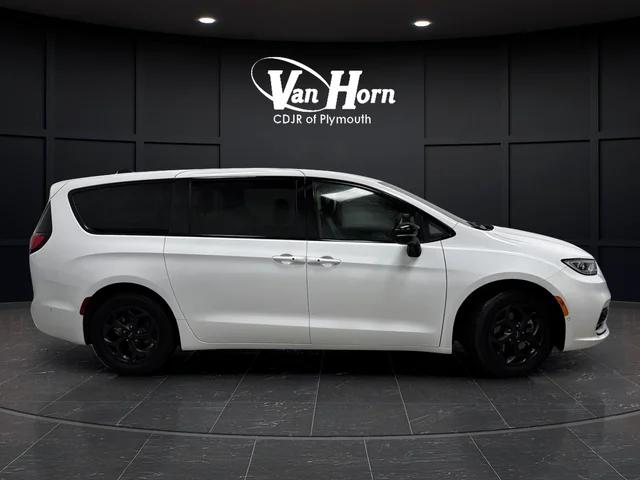 2024 Chrysler Pacifica Hybrid S Appearance Pkg