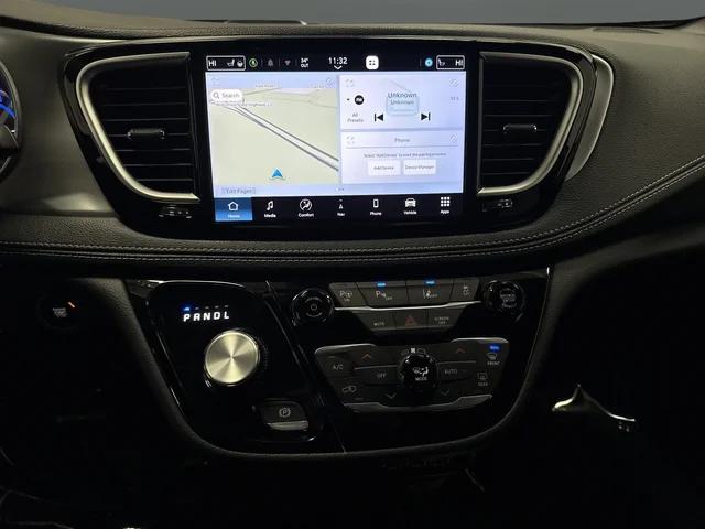 2024 Chrysler Pacifica Hybrid S Appearance Pkg