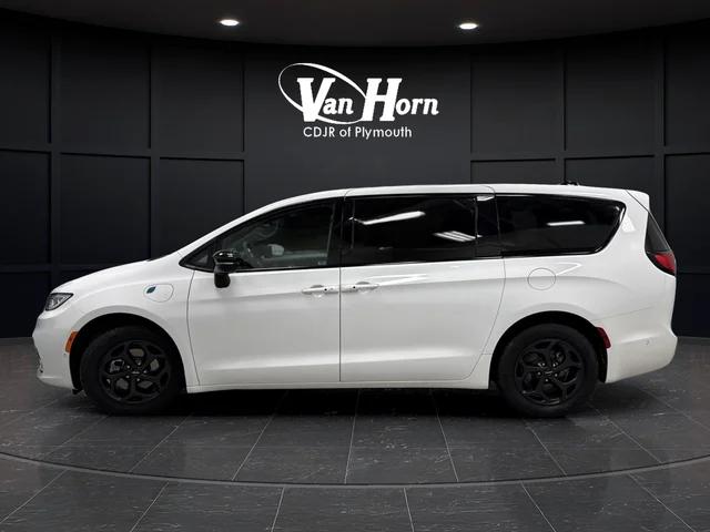 2024 Chrysler Pacifica Hybrid S Appearance Pkg