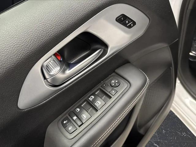 2024 Chrysler Pacifica Hybrid S Appearance Pkg