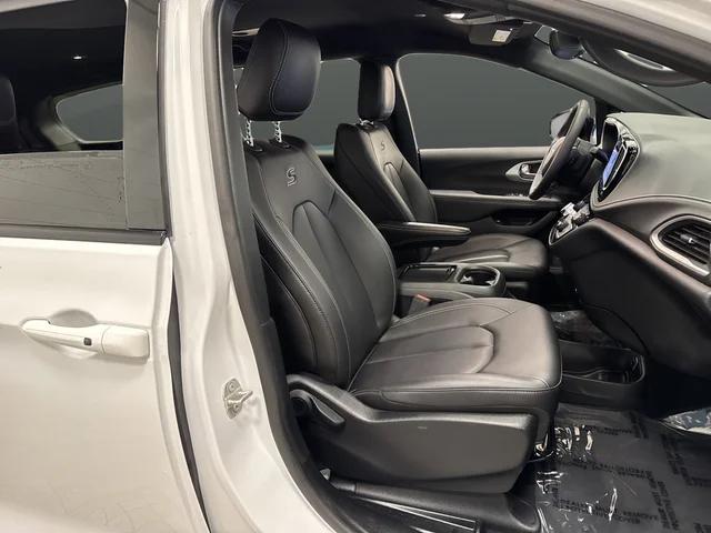 2024 Chrysler Pacifica Hybrid S Appearance Pkg