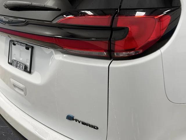 2024 Chrysler Pacifica Hybrid S Appearance Pkg