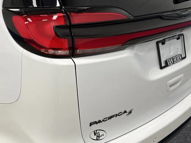 2024 Chrysler Pacifica Hybrid S Appearance Pkg
