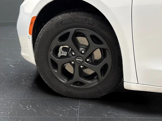 2024 Chrysler Pacifica Hybrid S Appearance Pkg