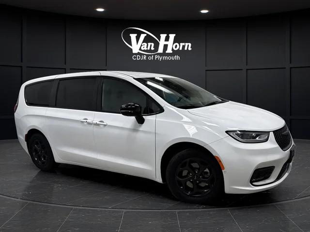 2024 Chrysler Pacifica Hybrid S Appearance Pkg