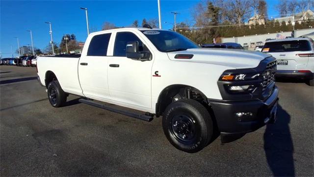 2025 RAM 2500 Tradesman Crew Cab 4x4 8 Box
