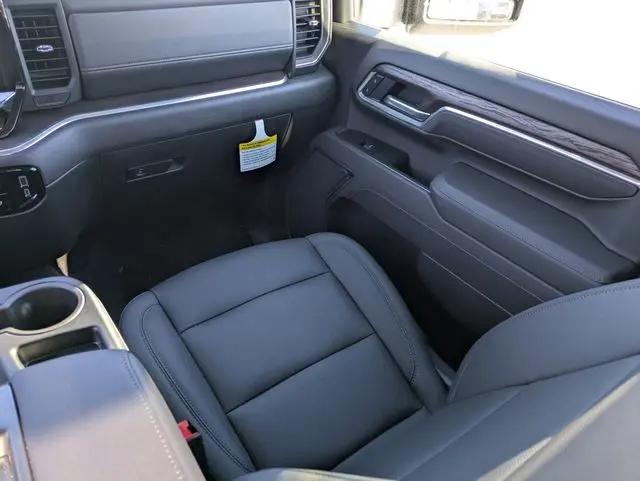2026 GMC Sierra 2500HD Crew Cab, Standard Bed, SLT, 4WD