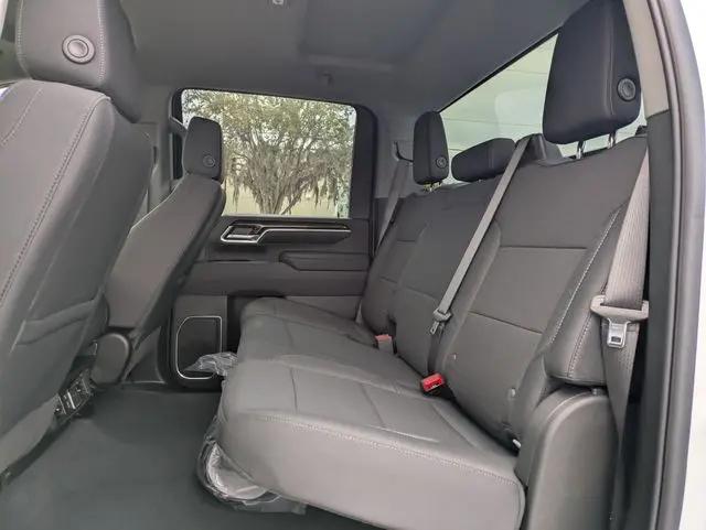 2026 GMC Sierra 2500HD Crew Cab, Standard Bed, SLE, 4WD