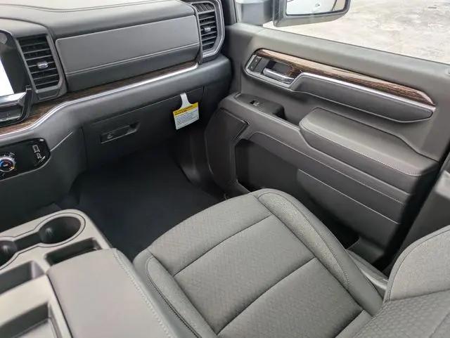 2026 GMC Sierra 2500HD Crew Cab, Standard Bed, SLE, 4WD