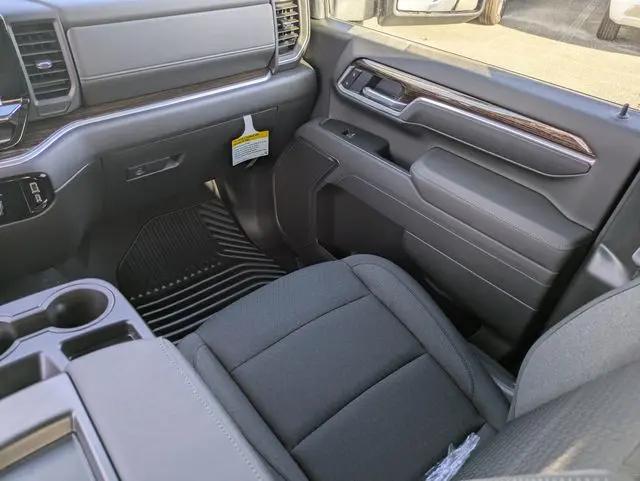2026 GMC Sierra 2500HD Crew Cab, Standard Bed, SLE, 4WD