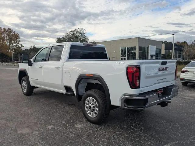2026 GMC Sierra 2500HD Crew Cab, Standard Bed, SLE, 4WD