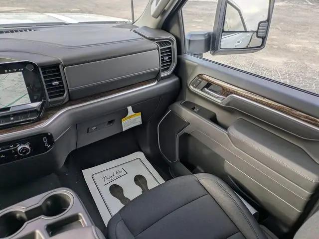 2026 GMC Sierra 2500HD Crew Cab, Standard Bed, SLE, 4WD