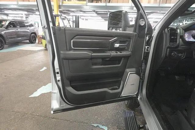 2026 Ram 3500 Laramie Crew Cab 4x4 8' Box