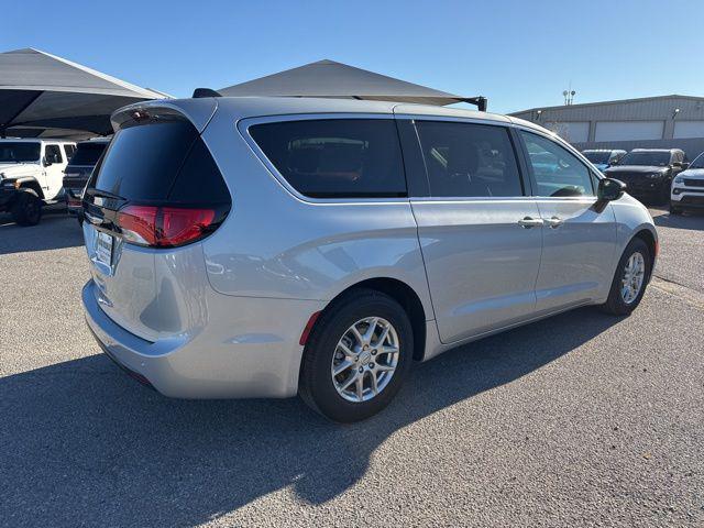 2026 Chrysler Voyager LX