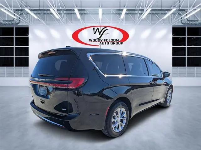 2026 Chrysler Pacifica Select AWD