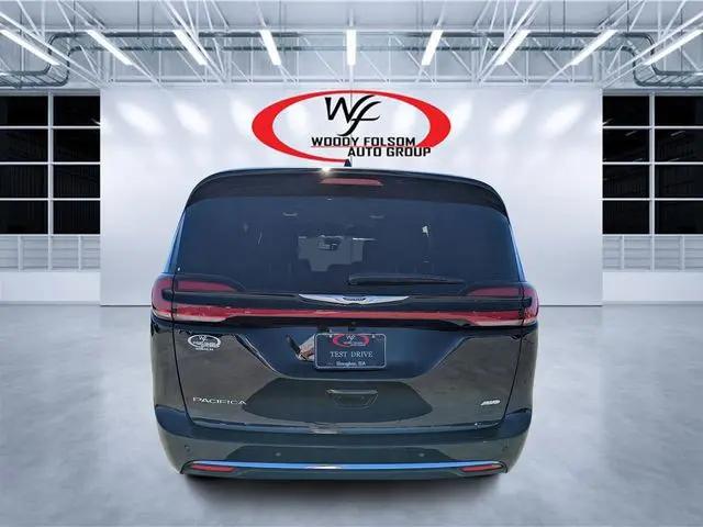 2026 Chrysler Pacifica Select AWD