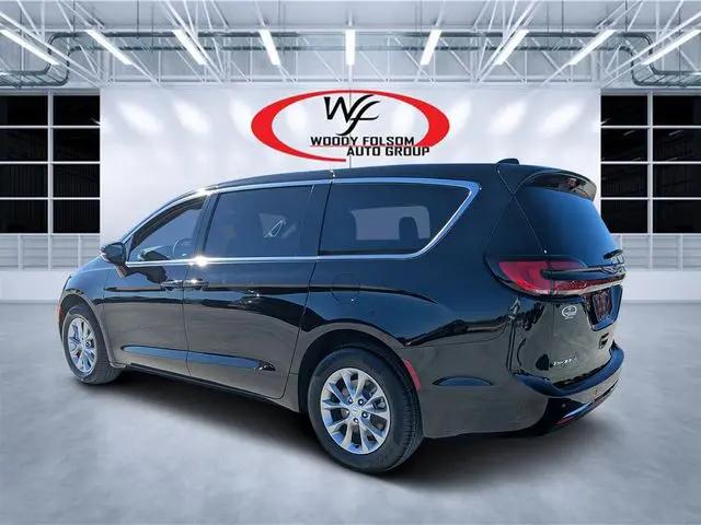 2026 Chrysler Pacifica Select AWD