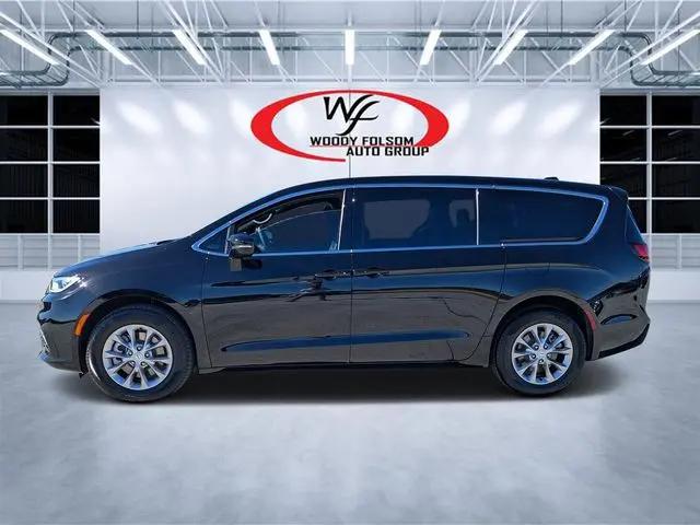2026 Chrysler Pacifica Select AWD