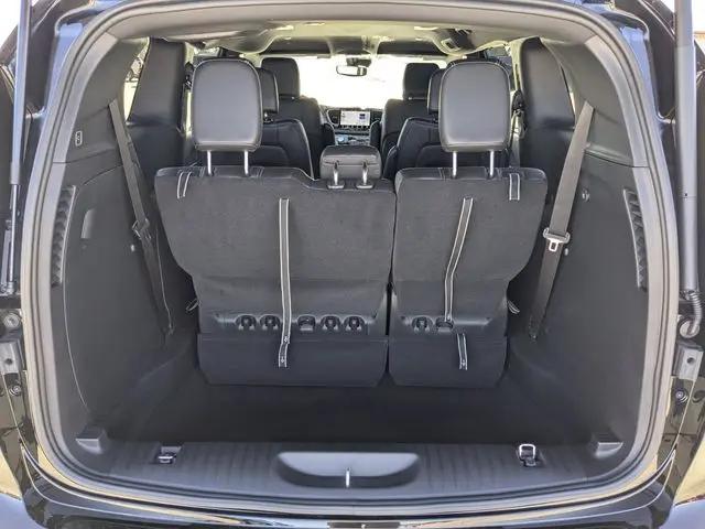 2026 Chrysler Pacifica Select AWD