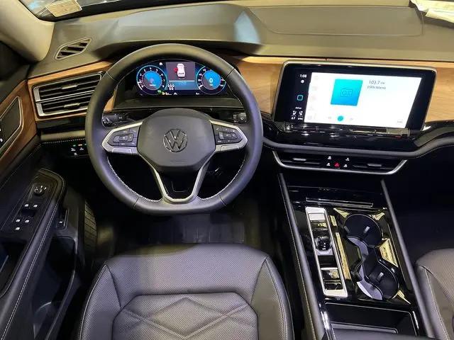 2026 Volkswagen Atlas SE with Technology