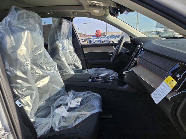 2026 Volvo XC90 Plus, B6 AWD Gas (mild hybrid), Gasoline, Bright, 6 Seats