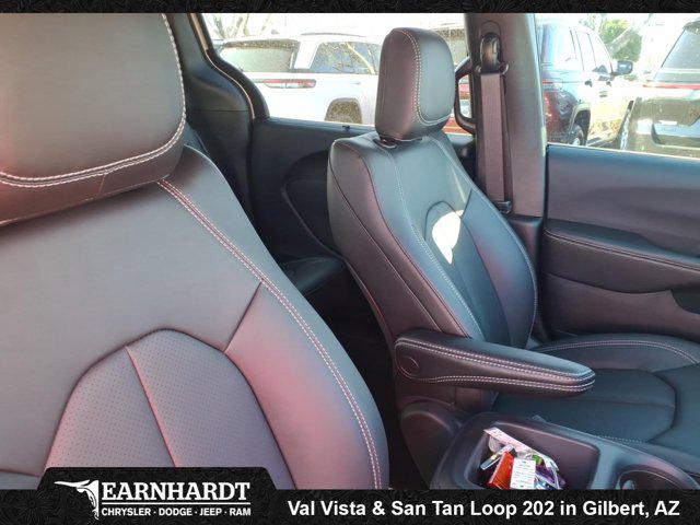 2026 Chrysler Pacifica Select AWD