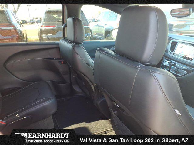 2026 Chrysler Pacifica Select AWD