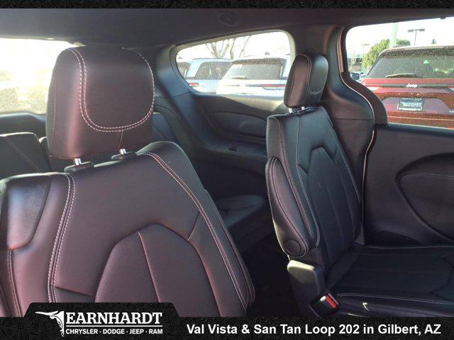 2026 Chrysler Pacifica Select AWD