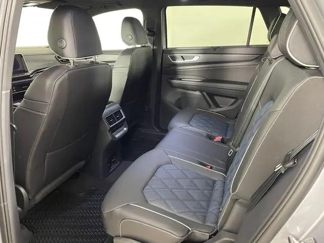 2026 Volkswagen Atlas Cross Sport SEL Premium R-Line