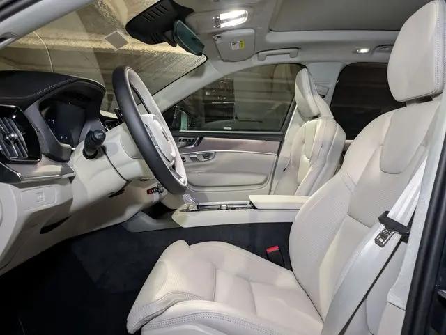 2026 Volvo XC90 Ultra Dark Theme, B6 AWD Gas (mild hybrid), Gasoline, 7 Seats