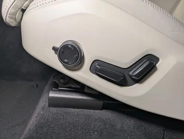 2026 Volvo XC90 Ultra Dark Theme, B6 AWD Gas (mild hybrid), Gasoline, 7 Seats