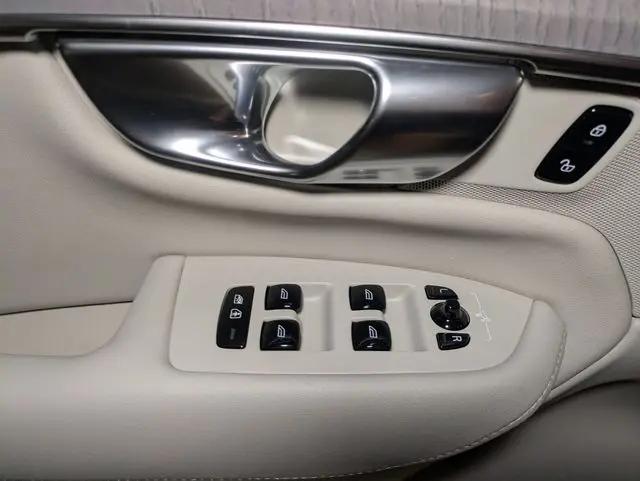 2026 Volvo XC90 Ultra Dark Theme, B6 AWD Gas (mild hybrid), Gasoline, 7 Seats