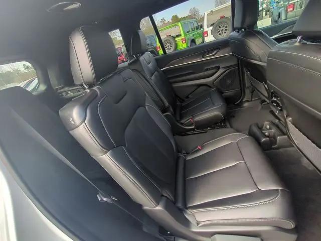 2025 Jeep Grand Cherokee L Limited 4x4