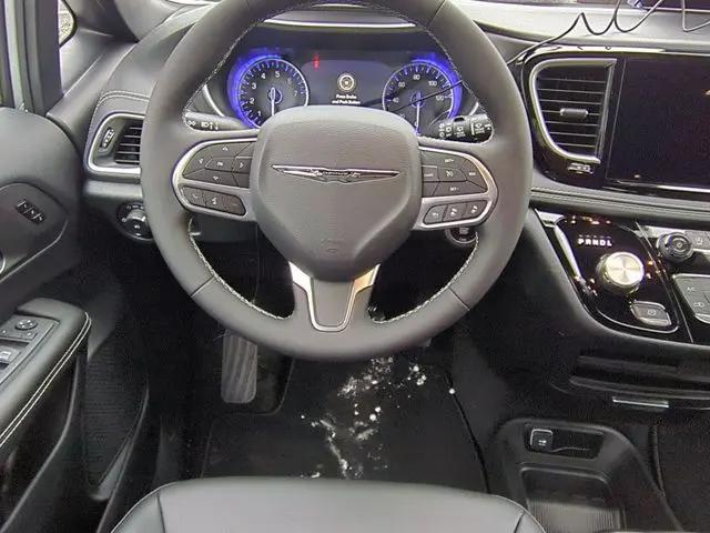 2026 Chrysler Pacifica Select AWD