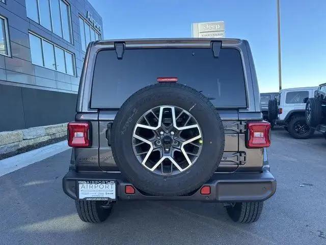 2026 Jeep Wrangler 4-Door Sahara 4x4