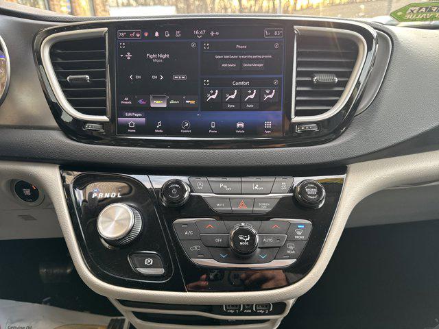 2022 Chrysler Pacifica Touring L