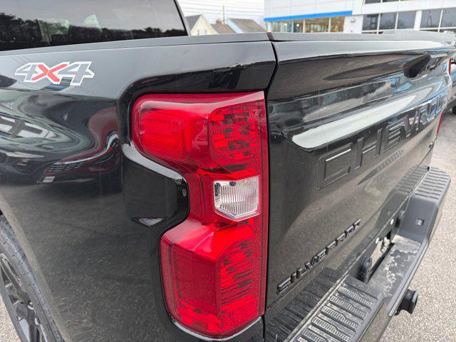 2026 Chevrolet Silverado 1500 4WD Crew Cab Short Bed Custom