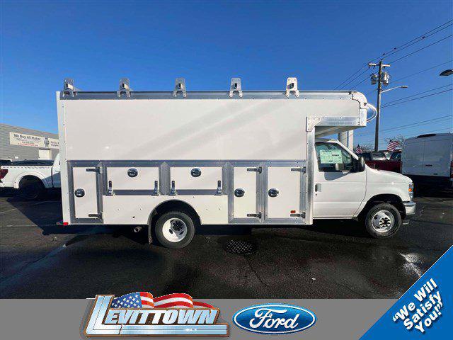 2026 Ford E-450 Cutaway 2026 FORD E-450 CUTAWAY CHASSIS DRW 2DR 158 WB HD