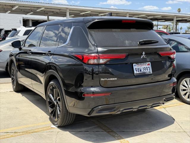 2022 Mitsubishi Outlander Black Edition 2WD