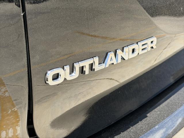 2022 Mitsubishi Outlander Black Edition 2WD