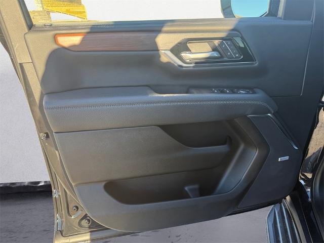 2025 GMC Yukon 4WD Denali