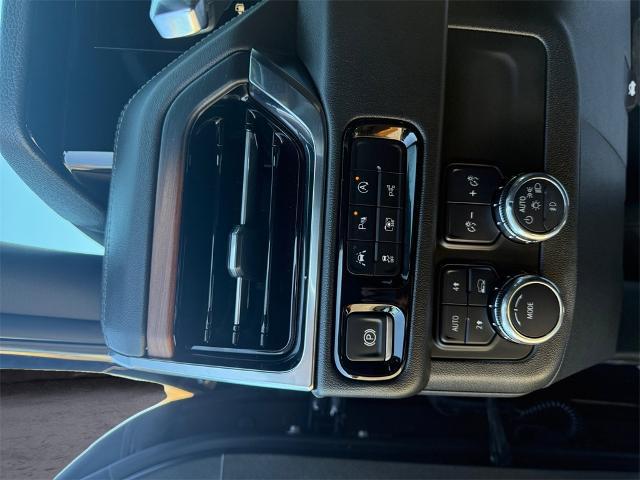 2025 GMC Yukon 4WD Denali