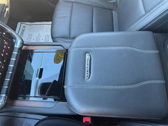 2025 GMC Yukon 4WD Denali