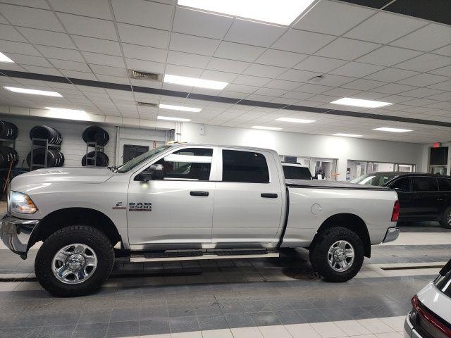 2017 RAM 3500 Tradesman Crew Cab 4x4 64 Box