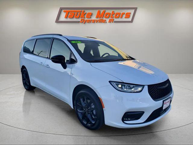 2026 Chrysler Pacifica PACIFICA LIMITED AWD