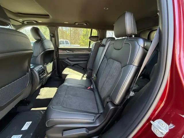 2026 Jeep Grand Cherokee L Altitude 4x4